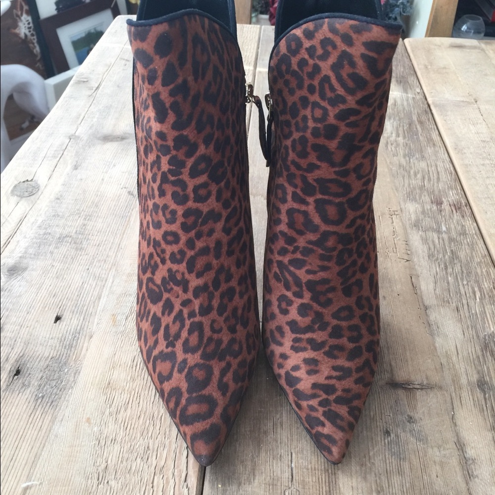 Gorgeous Leopard Aperlai Boots!!!